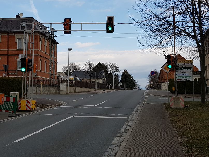 Bild einer Ampel aufgebaut von der Firma Verkehrsleittechnik Jahn Bild einer Ampel aufgebaut von der Firma Verkehrsleittechnik Jahn