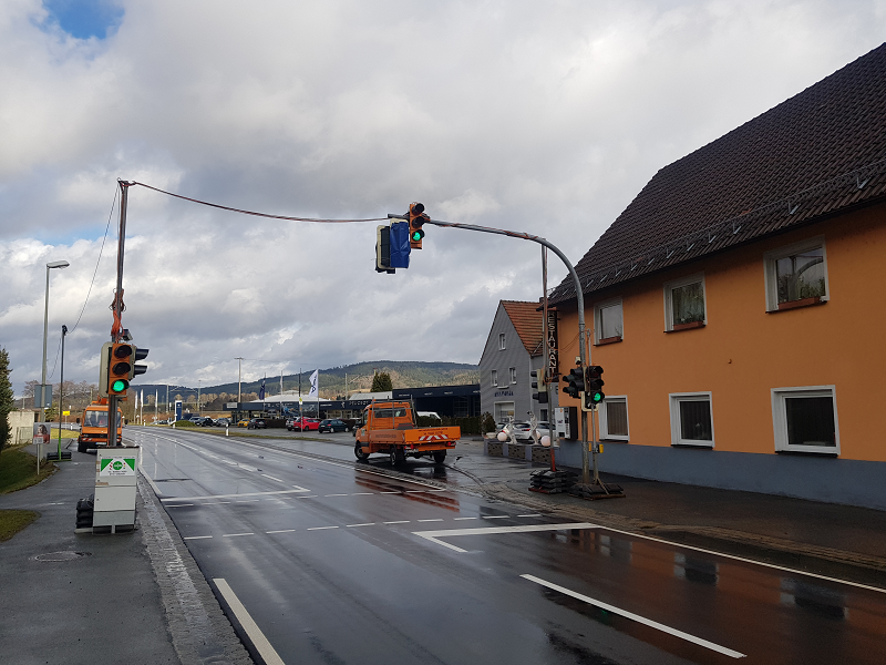 Bild einer Ampel aufgebaut von der Firma Verkehrsleittechnik Jahn Bild einer Ampel aufgebaut von der Firma Verkehrsleittechnik Jahn